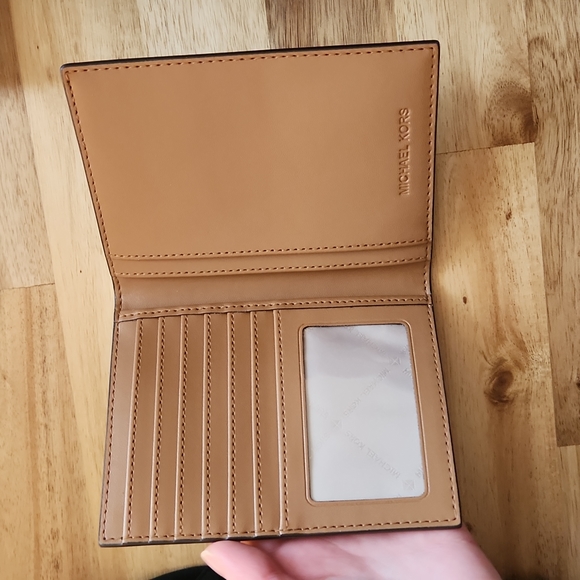 Michael Kors wallet - Picture 3 of 3